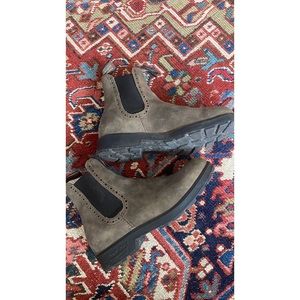High top Blundstone Chelsea boots size US 8.5  women’s AUS 5.5 brown chestnut